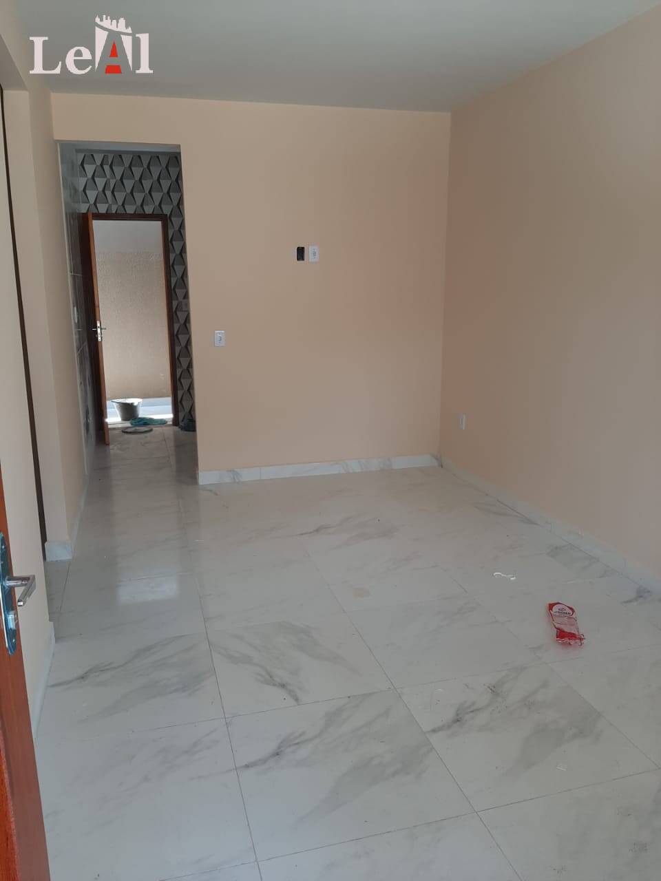 Casa à venda com 2 quartos, 70m² - Foto 2