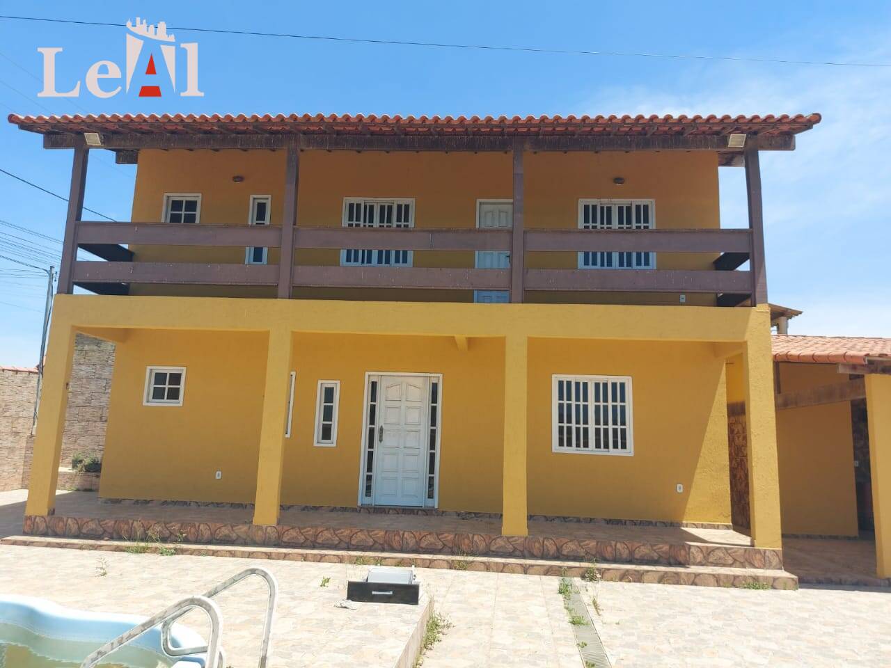 Casa à venda com 3 quartos, 200m² - Foto 1