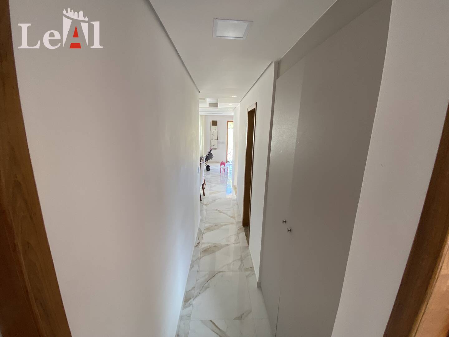 Casa à venda com 3 quartos, 240m² - Foto 4