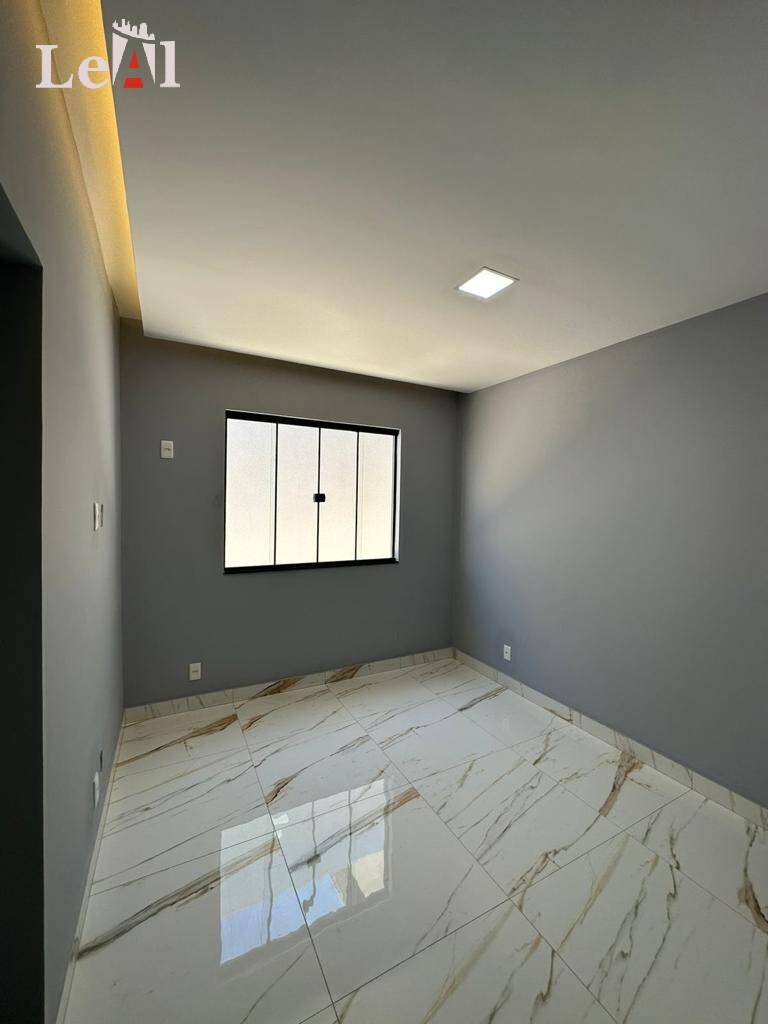 Casa à venda com 3 quartos, 220m² - Foto 4