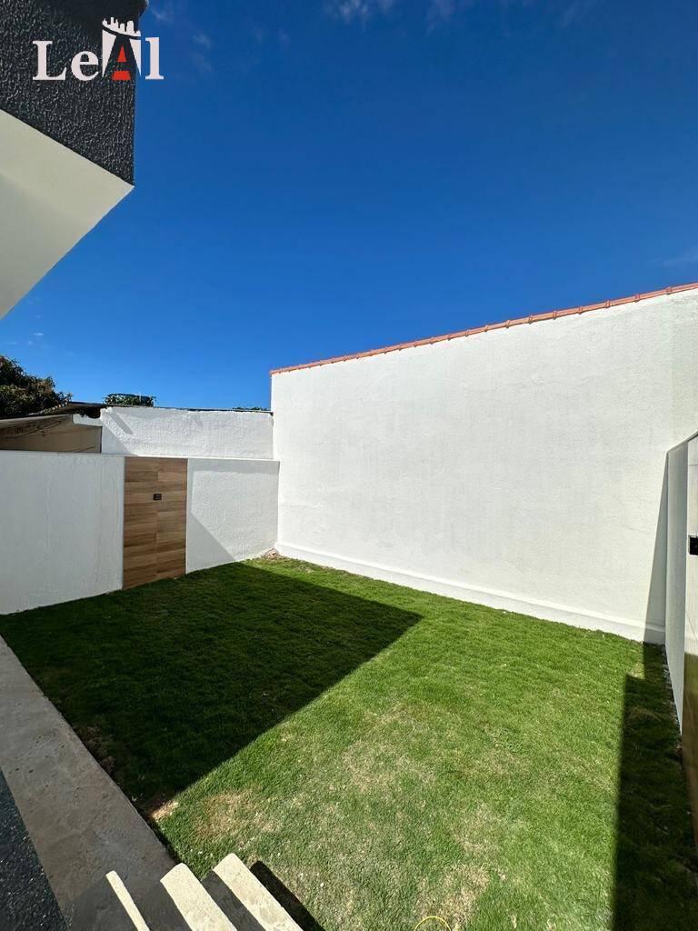 Casa à venda com 3 quartos, 220m² - Foto 11