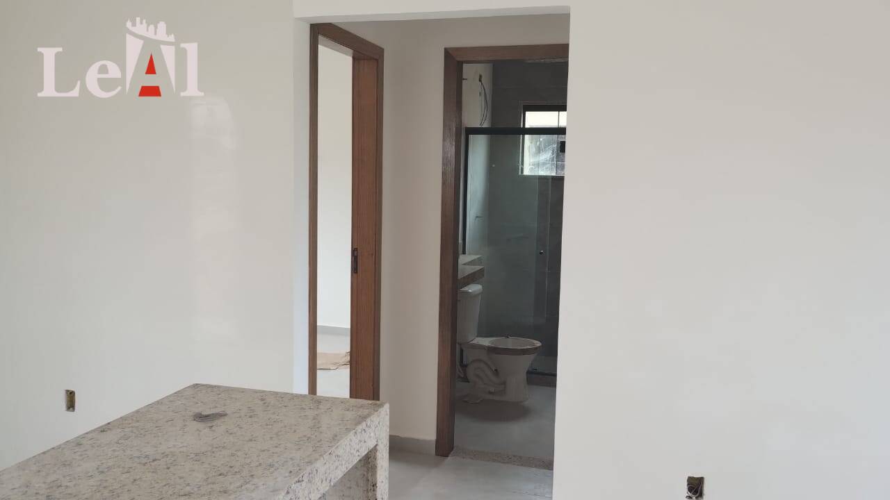 Casa à venda com 2 quartos, 70m² - Foto 6